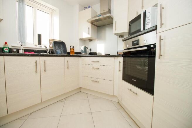 2 bed Ground Flat for sale Image 5