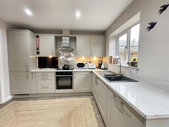 3 bed Semi-Detached for sale Image 4
