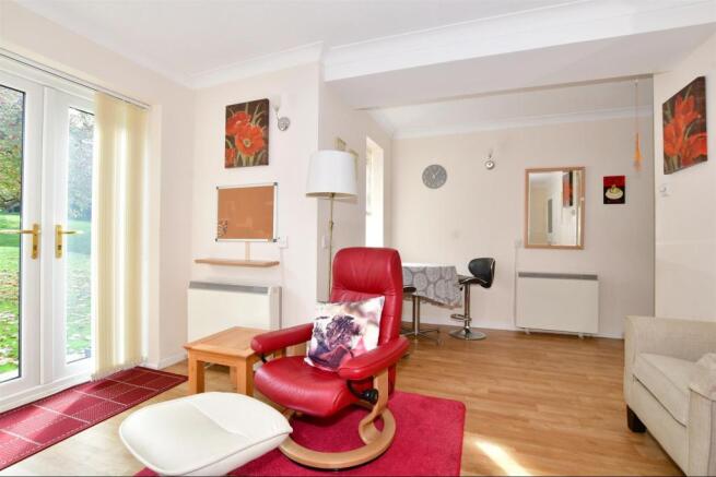 Lounge/Dining Area