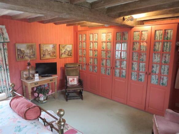 BEDROOM 1 (FRONT)