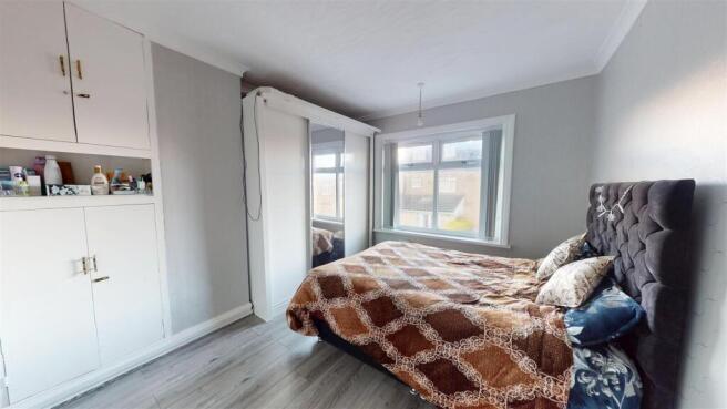 4 bed Semi-Detached for sale Image 10