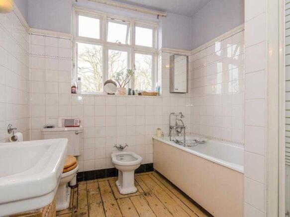 Family Bathroom (1)
