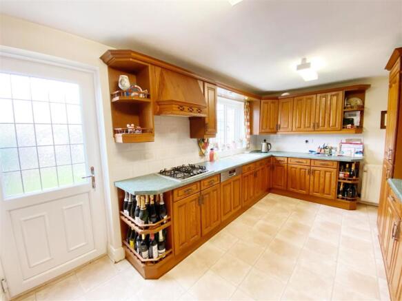 Kitchen pic 2.jpg