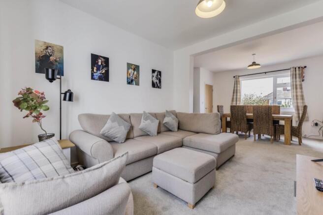 4 bed Semi-Detached for sale Image 4