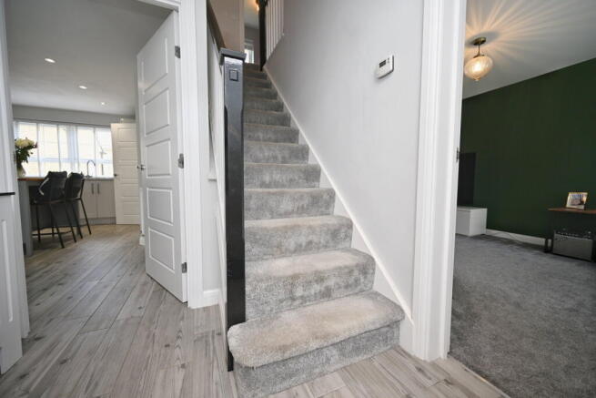 4 bed Detached for sale Image 8