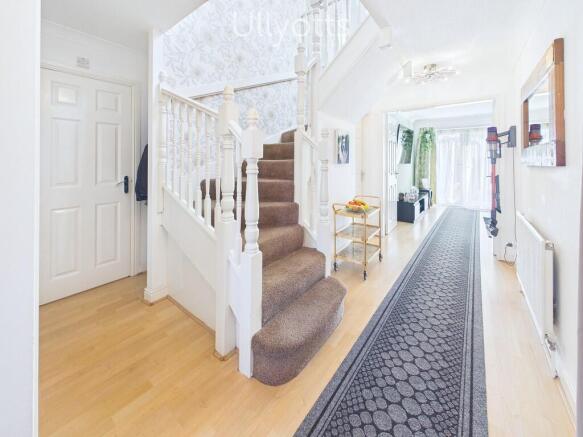 4 bed Detached for sale Image 3