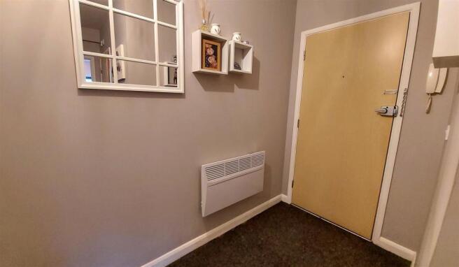 L-SHAPED HALLWAY