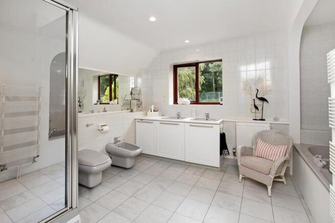 En-Suite Bathroom