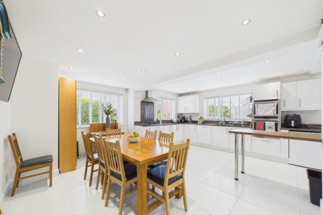 Kitchen / dining room