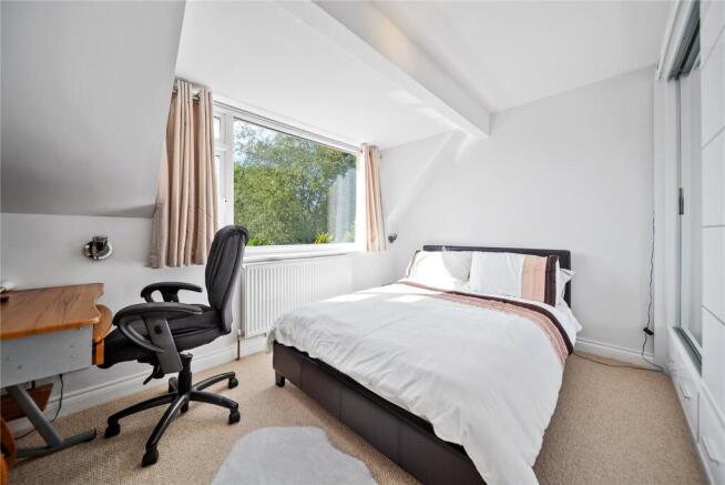 6 bed Detached for sale Image 10