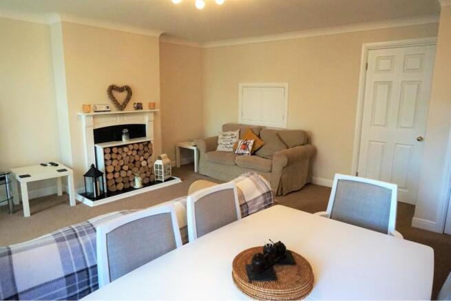 Lounge/Dining Room
