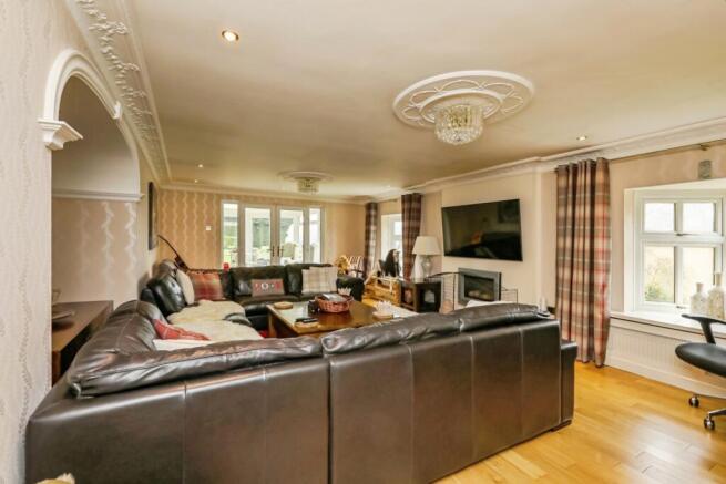 4 bed Detached for sale Image 8