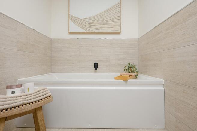 5 bed Detached for sale Image 12