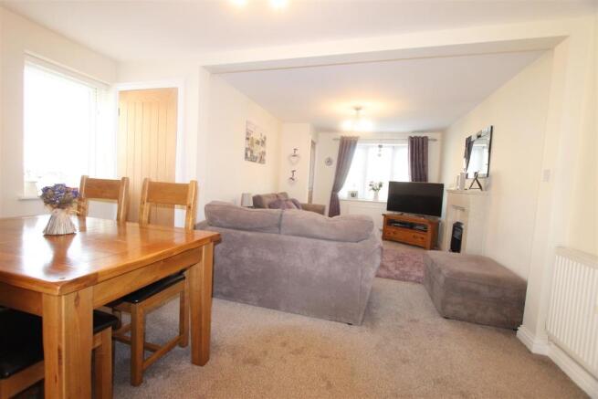LOUNGE/DINING ROOM