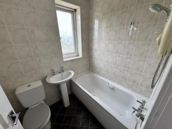 3 bed Semi-Detached to rent Image 6