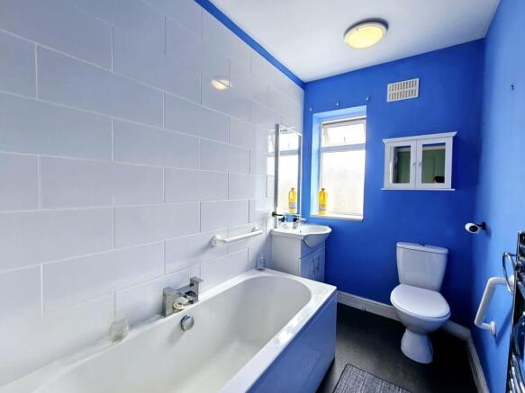 2 bed Flat for sale Image 6