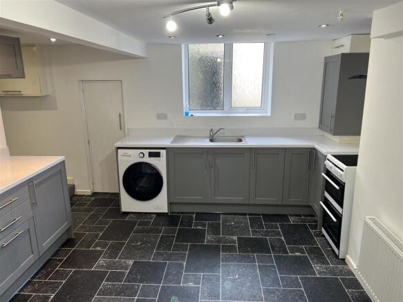 KITCHEN 2.JPG