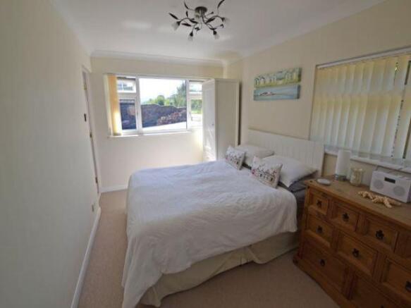 Bedroom 2 (2)