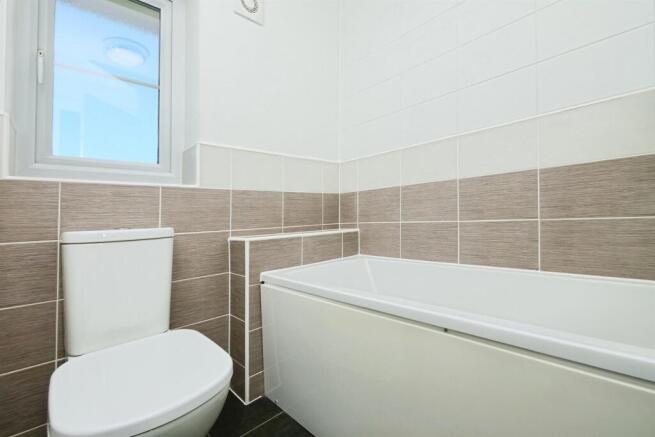 4 bed Detached for sale Image 7