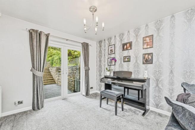 4 bed Semi-Detached for sale Image 11