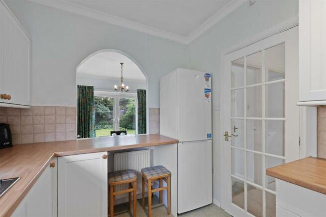 Kitchen 2.jpg