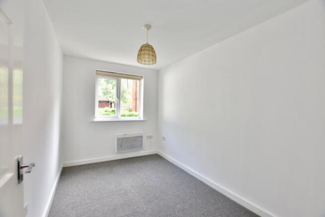 2 bed Ground Flat for sale Image 7