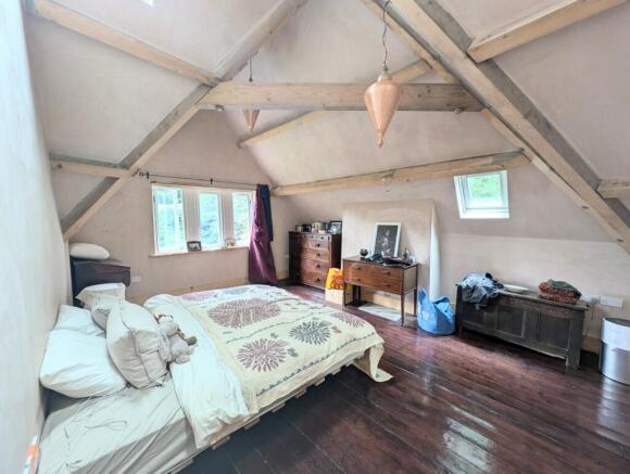 5 bed Semi-Detached to rent Image 9