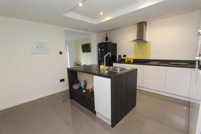 KITCHEN 2.jpg