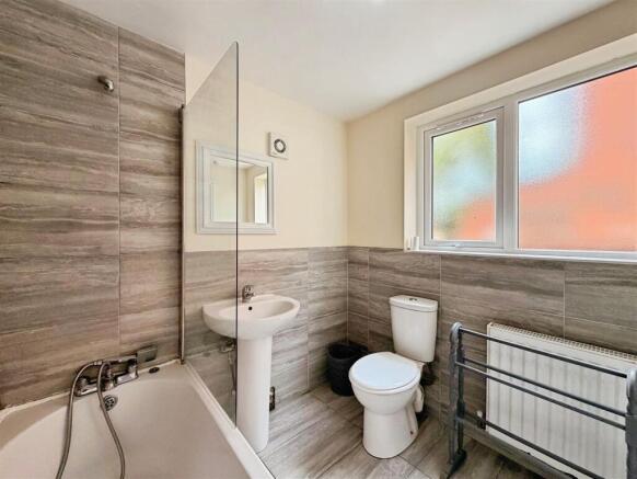 3 bed Terraced for sale Image 8
