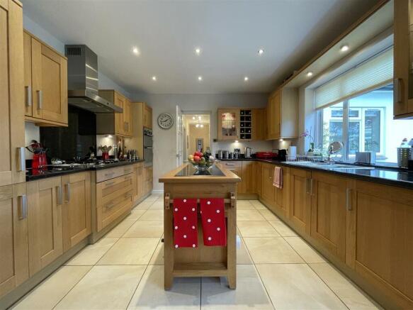 3. Kitchen b.jpg
