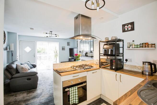 2 bed Flat for sale Image 5