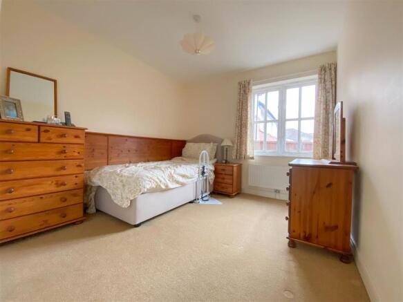 Bedroom E.JPG