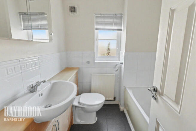 3 bed Town House for sale Image 8