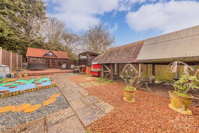 Frinton-Road-Frinton-on-Sea-semi-detached-house-IM