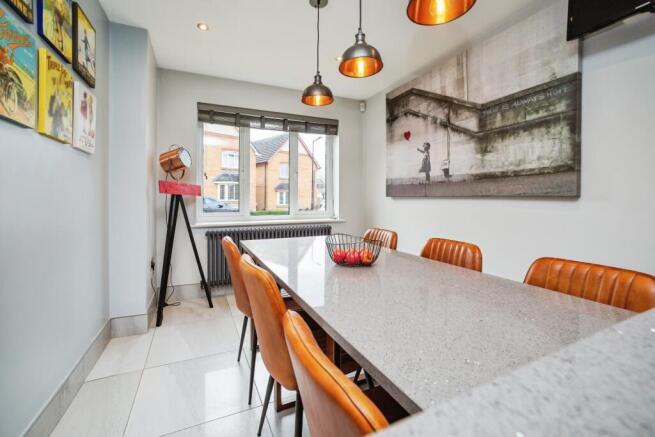 5 bed House for sale Image 7