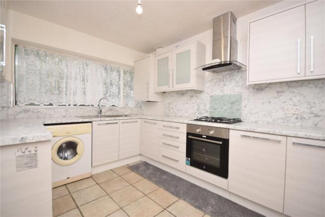 3 bed Terraced to rent Image 2