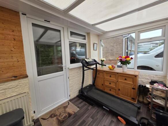 2 bed Semi-Detached Bungalow for sale Image 10