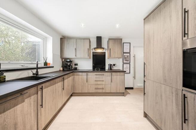 Bromilow Road, Skelmersdale, WN8 photo 3