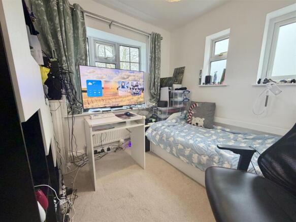 4 bed Semi-Detached for sale Image 10