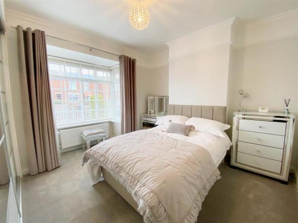 Bedroom 1 pic 1.jpg
