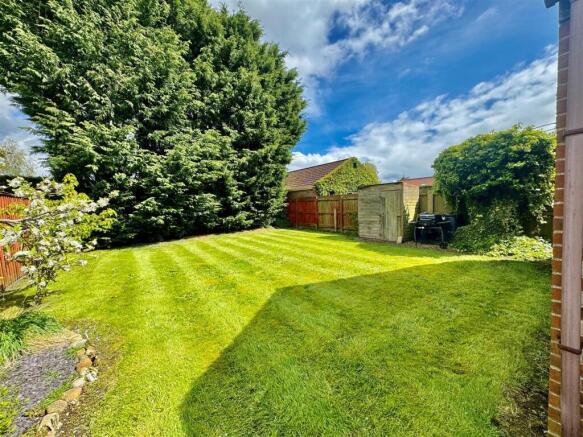 4 bed Detached for sale Image 12