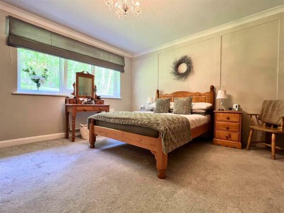 3 bed Apartment for sale Image 12