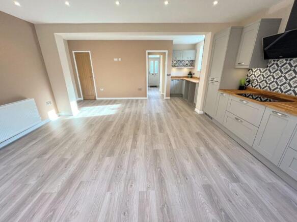 OPEN PLAN KITCHEN/FAMILY ROOM