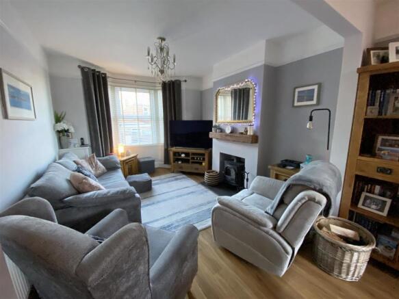 Living/Dining Room: