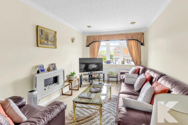 5 bed Detached for sale Image 4