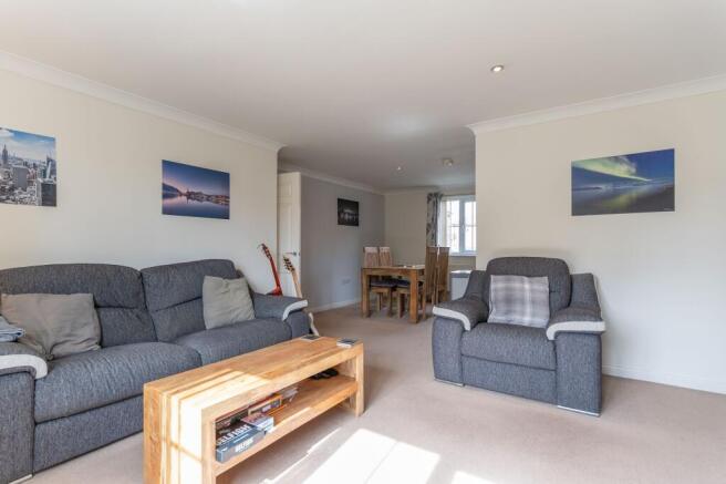 Lounge/Dining Room