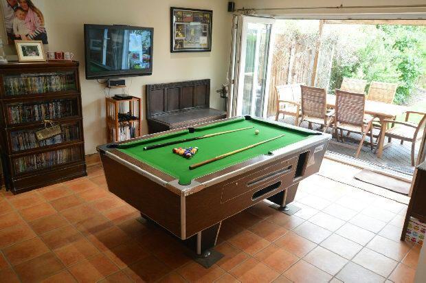 GAMES ROOM