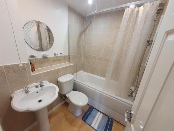 Main bathroom.jpg