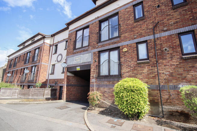 First floor studio apartment, parking, juliet bal
