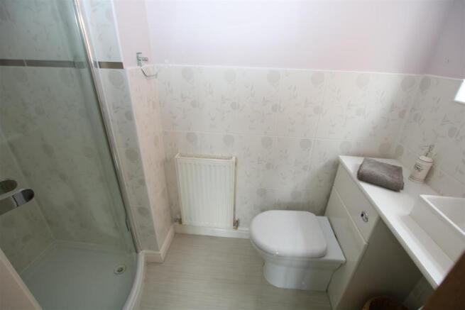 EN-SUITE SHOWER ROOM
